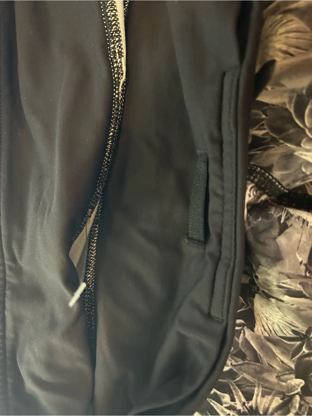 Lululemon Black & White Floral Active Leggings. Size 6. NWTGS